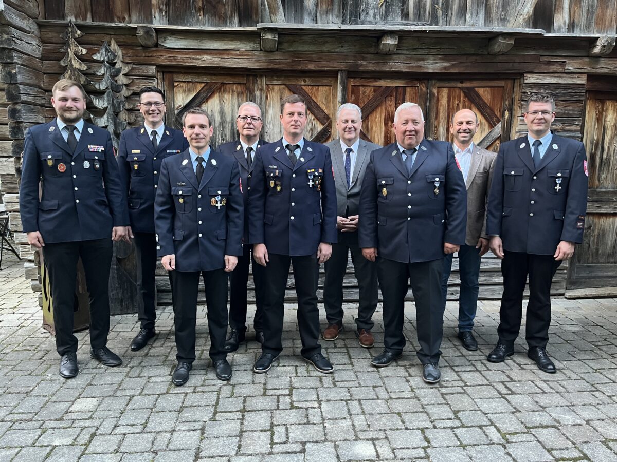 Ehrung für langjährige Feuerwehrmitglieder in Ensdorf