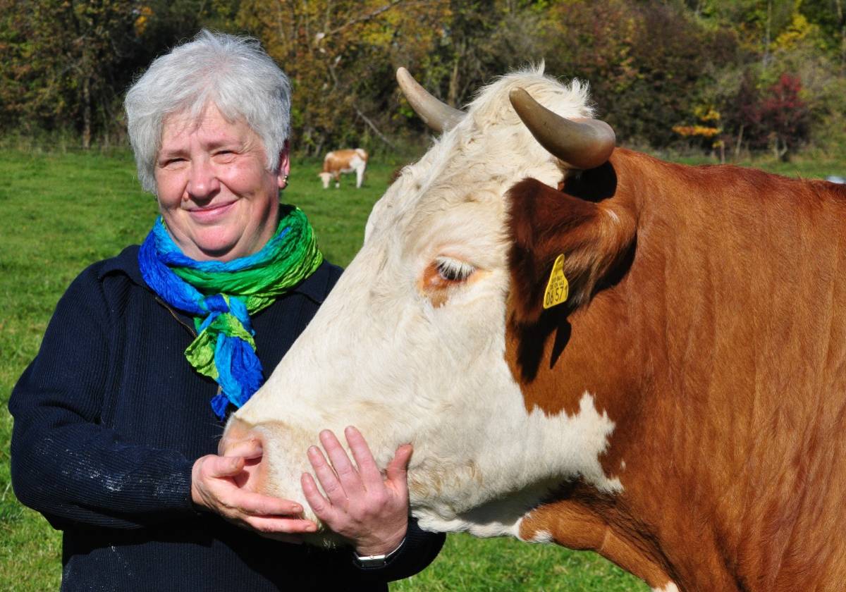 „Lesung mit Edith Luttner: Oma dealt – Opa auch“ in Weiden