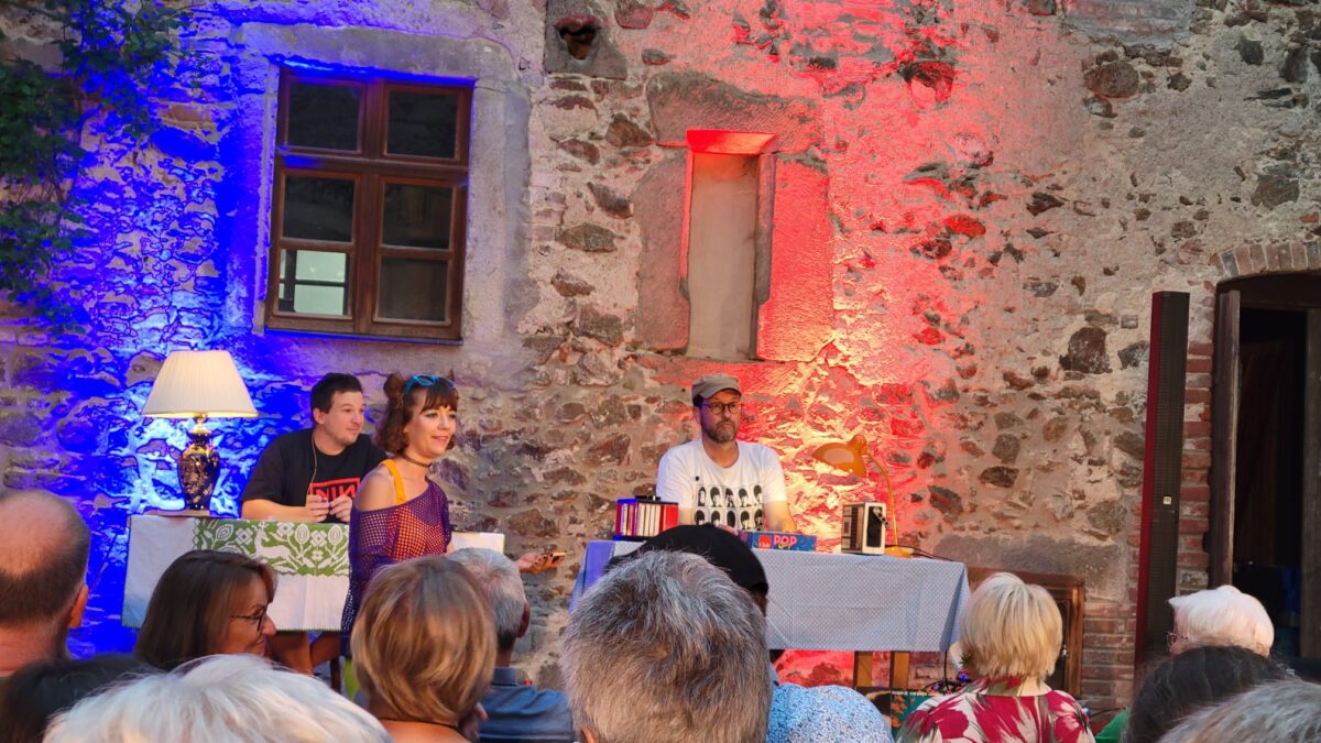 Musikalische Lesung begeistert Publikum in Burgtreswitz