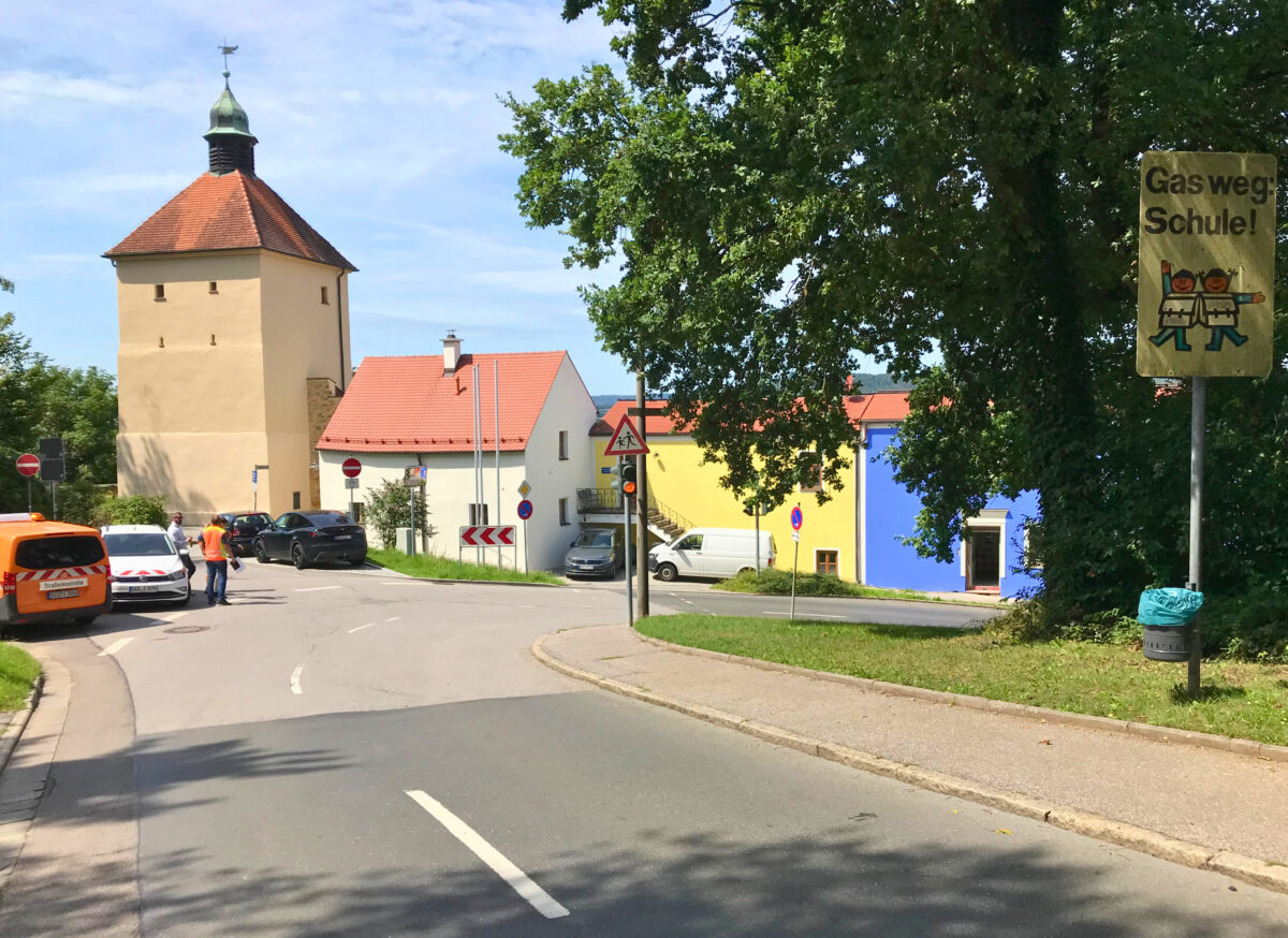 Schwandorf baut neue Fußgängerampel für mehr Sicherheit