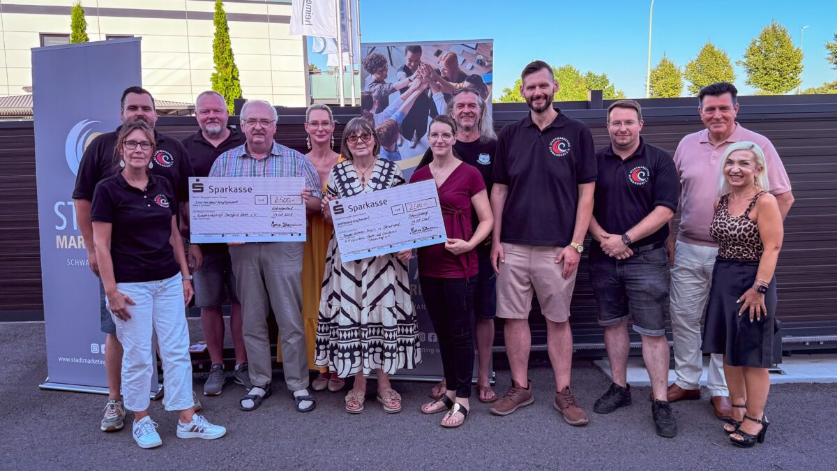 Stadtmarketing Schwandorf e. V. feiert 5.000 Euro für den guten Zweck