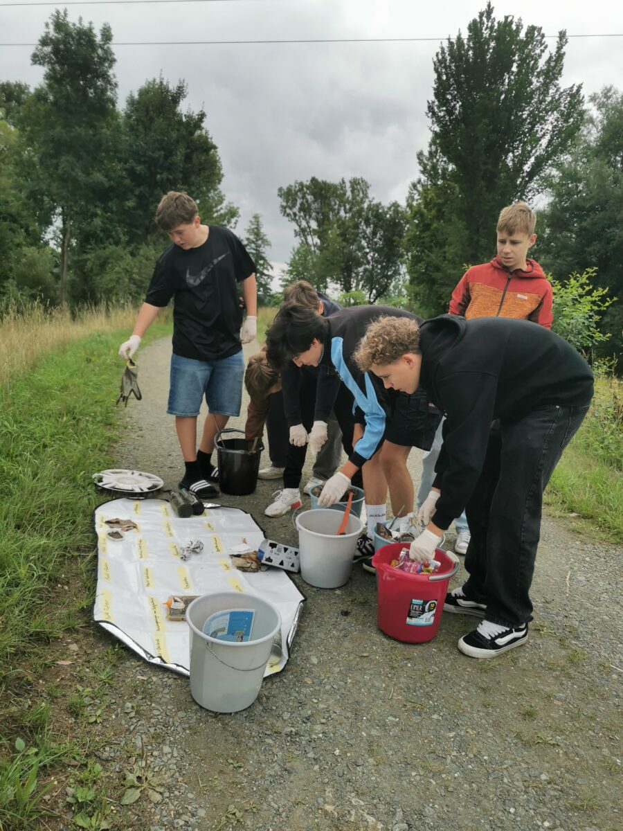 Weidener Schüler kämpfen gegen Flussvermüllung