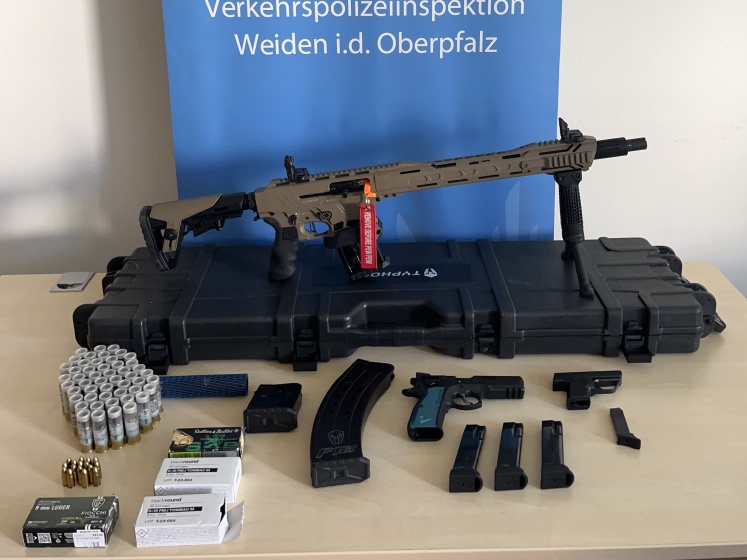 Waffenfund bei Kontrolle an der A93