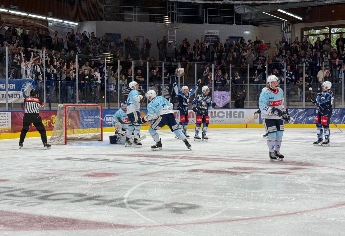 Die Blue Devils gewinnen ihr erstes Spiel auf eigenem Eis souverän