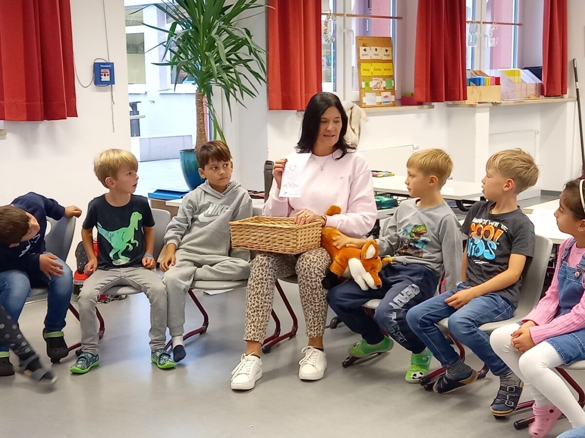 Besuch des Bücherei-Fuchs mit Conny Greiner-Braun