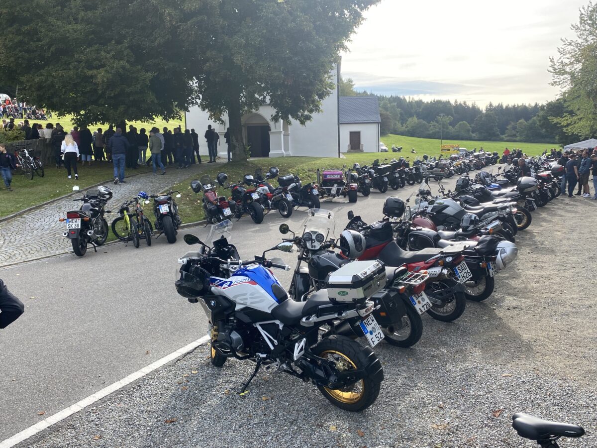 Motorradgottesdienst an der „St. Jodok-Kirche“ in Tännesberg