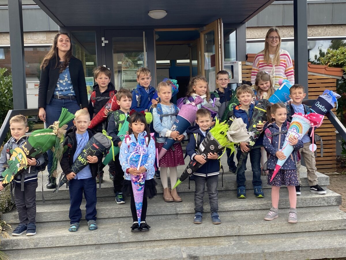 Vierzehn ABC-Schützen in der Grundschule Tännesberg