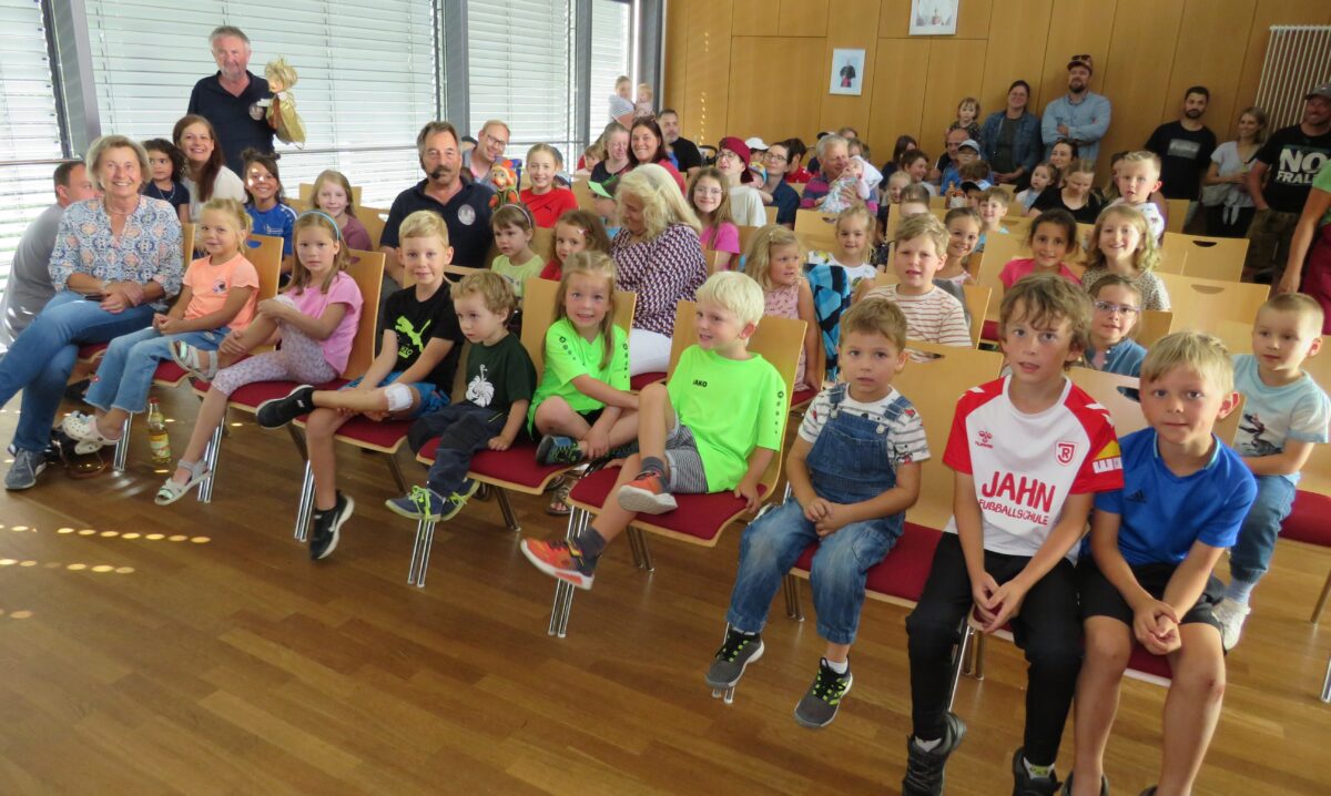 Kasperl besucht Kinder in Störnstein