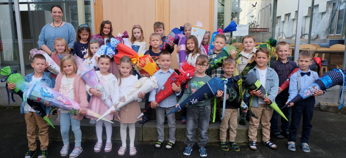 Floß feiert Schulanfang mit 22 Abc-Schützen