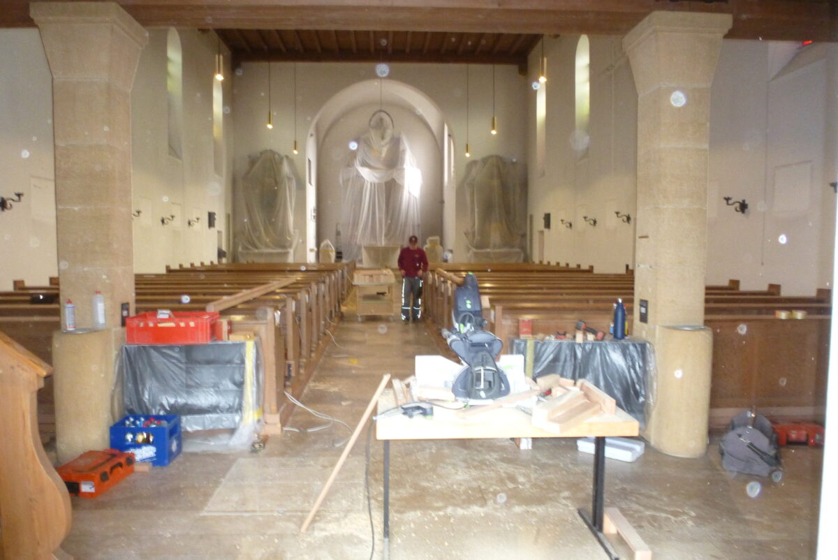 Innenrenovierung der Pfarrkirche soll bis Advent fertig sein