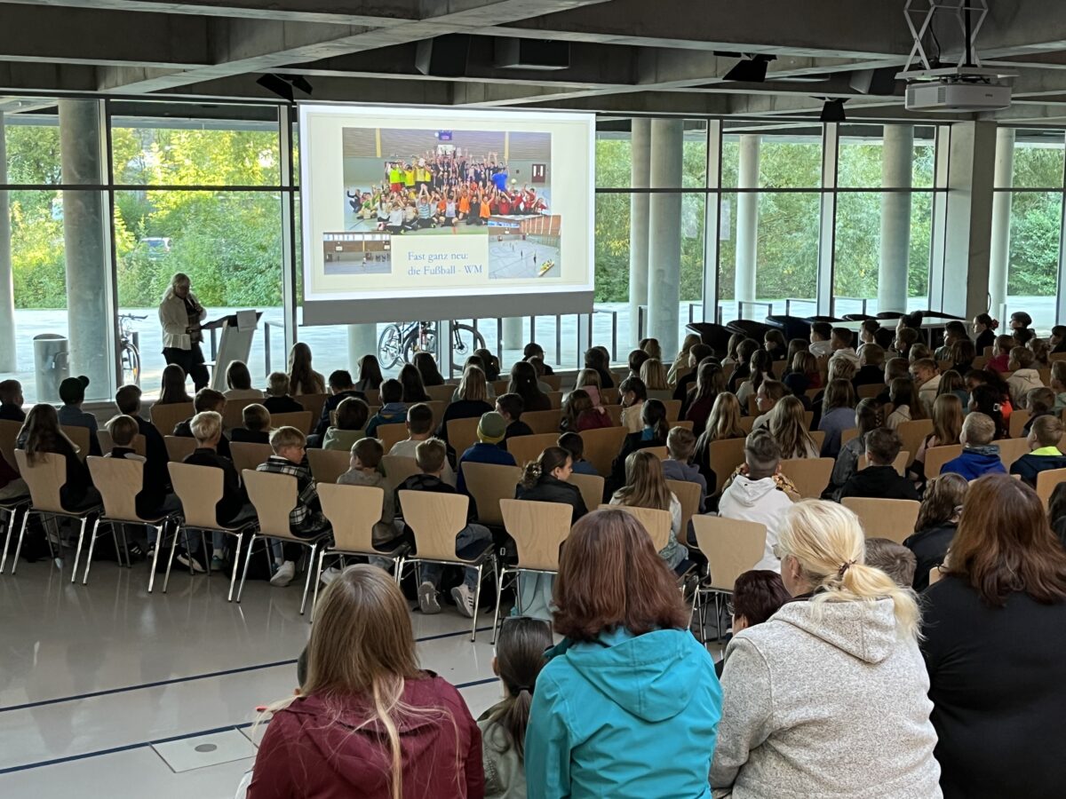 Kemnath begrüßt 151 Fünftklässler im modernsten Schulhaus der Region