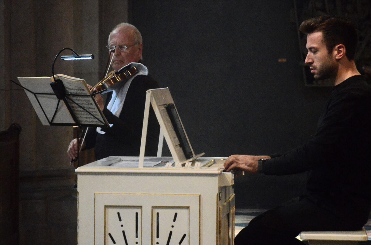 Musik und Besinnung zur Mittagszeit mit Geige und Orgel in der Josefskirche