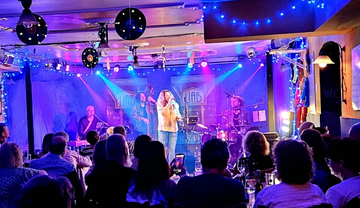 „Lost in a Bar“ erzählen launige Anekdoten