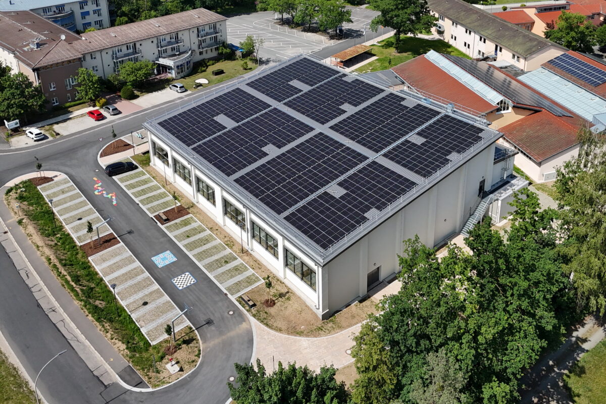 Wernberger Mehrfachsporthalle erhält PV-Anlage und Speicherlösung