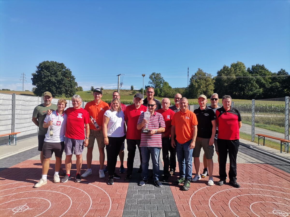 „Mia san Mia“ gewinnt dritte Dorfmeisterschaft im Stockschießen in Pirk