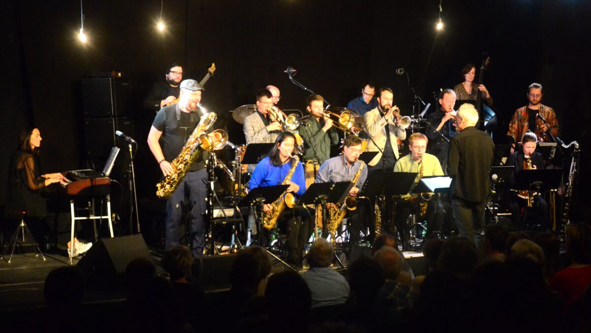 Der Weidener Jazz-Zirkel feierte am Freitag seinen 50. Geburtstag mit dem „Orjazztra Vienna“-Orchester