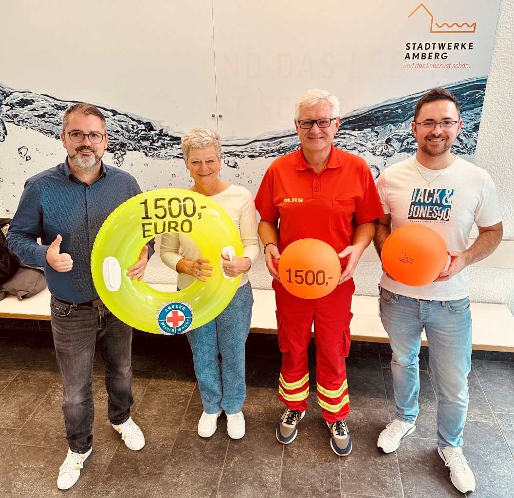 Stadtwerke Amberg spenden 3.000 Euro an Wasserwacht und DLRG