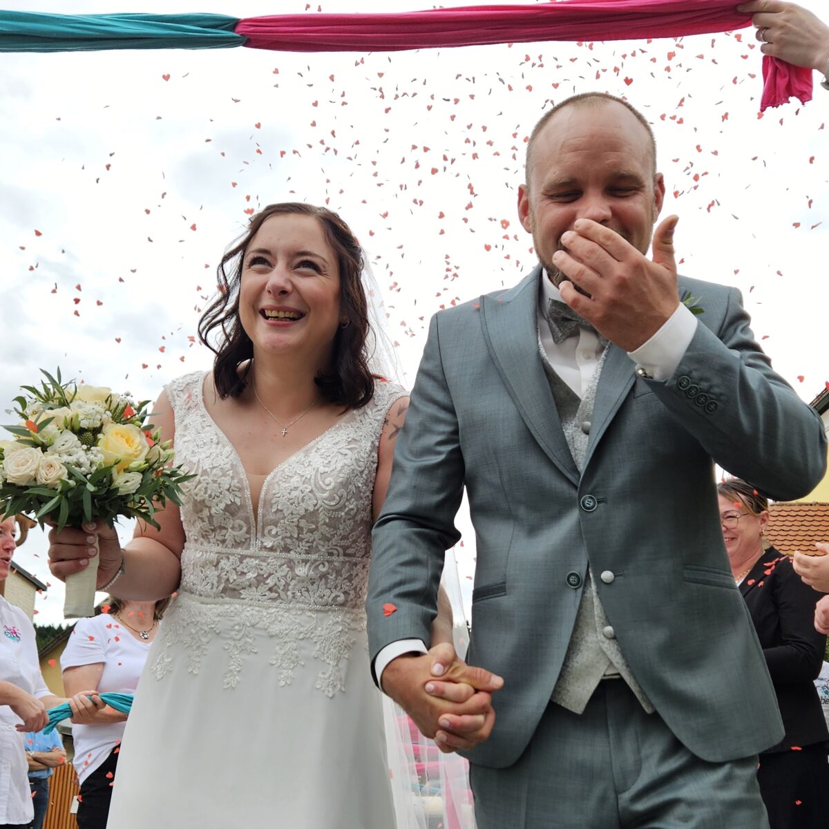 Käfer Missy als Hochzeitskutsche für Julia und Tobias