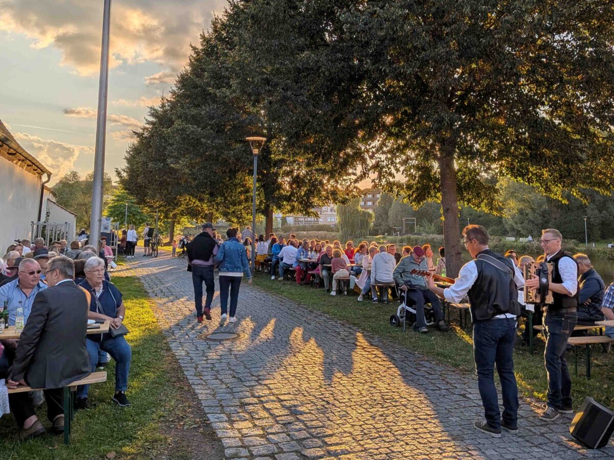 Beste Stimmung im Fischhofpark – Es folgt noch das Tirschenreuther Oktoberfest