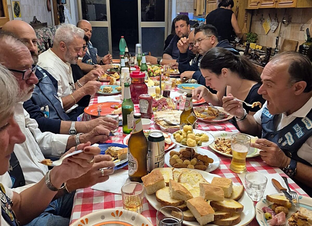 Blue Knights aus Weiden festigen Freundschaft mit Italien