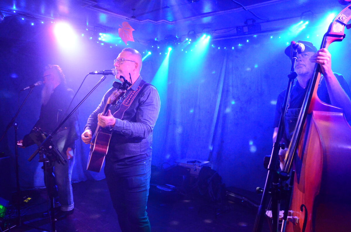 „De Waltons“ erobern die „Live Stage“ im Weidener Parapluie