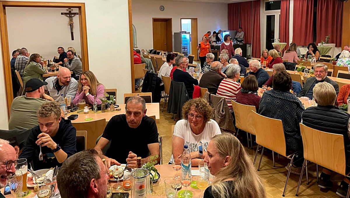 Freude und Gemeinschaft beim Weinfest der Freien Wähler in Pirk