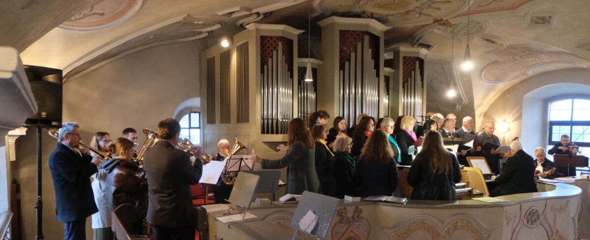 Gemeinde feiert 30 Jahre Kirchenmusik von Andreas Kunz in Floß
