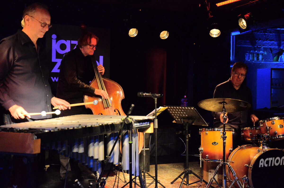 Extraklasse: Wolfgang Lackerschmid mit „Trio 77“ bei Jazz-Zirkel