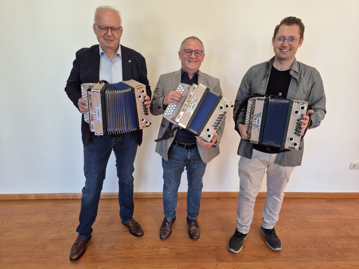 Lions Club finanziert steirische Harmonikas für Musikschule in Weiden
