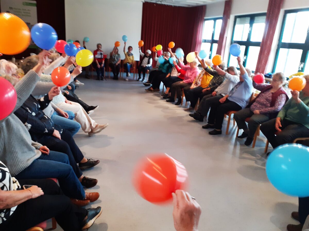 „Bewegte Stunden“ im Café miteinander