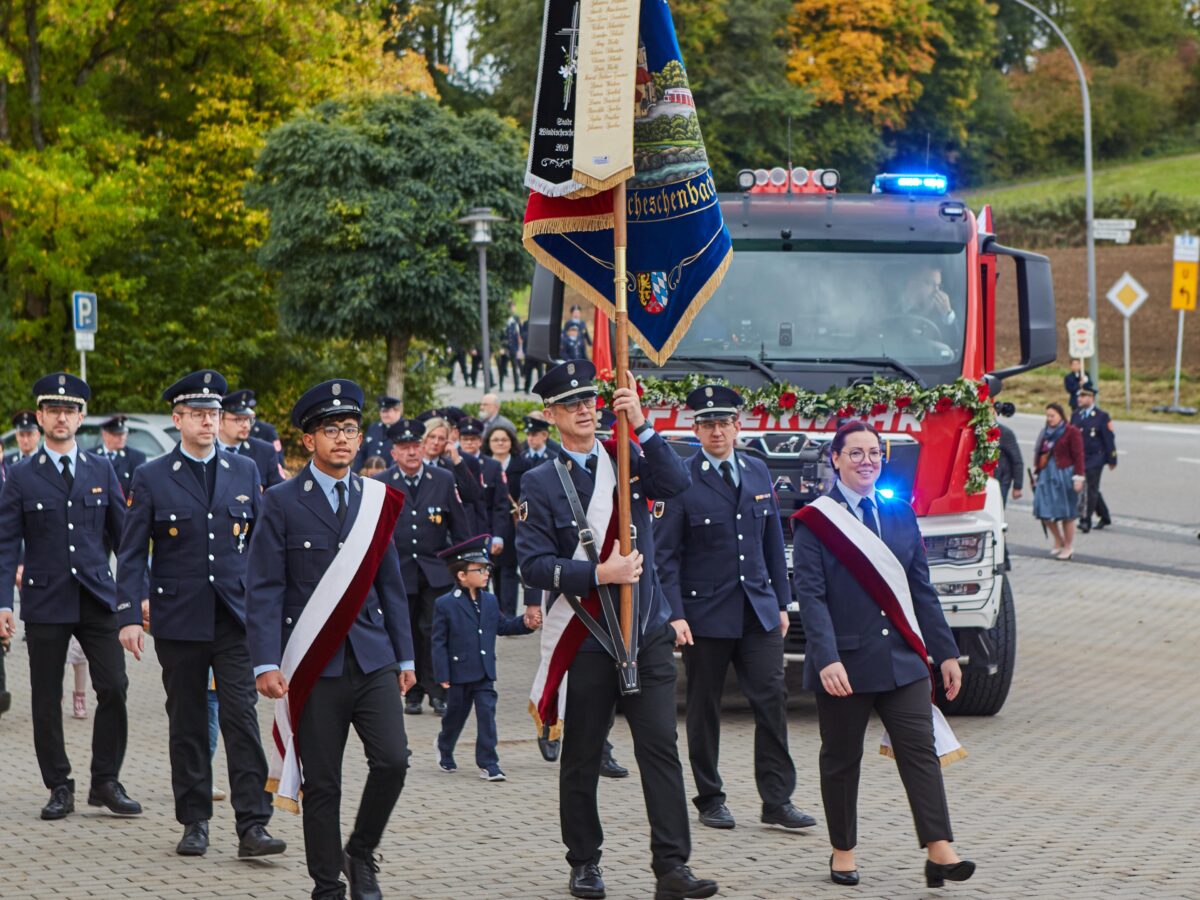 Feuerwehr Windischeschenbach feiert Fahrzeug-Segnung und Familiennachmittag