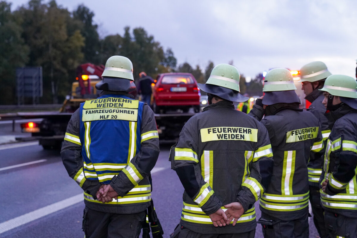 Tödlicher Unfall auf der A 93 bei Weiden – Frau (42) stirbt, zwei weitere Verletzte