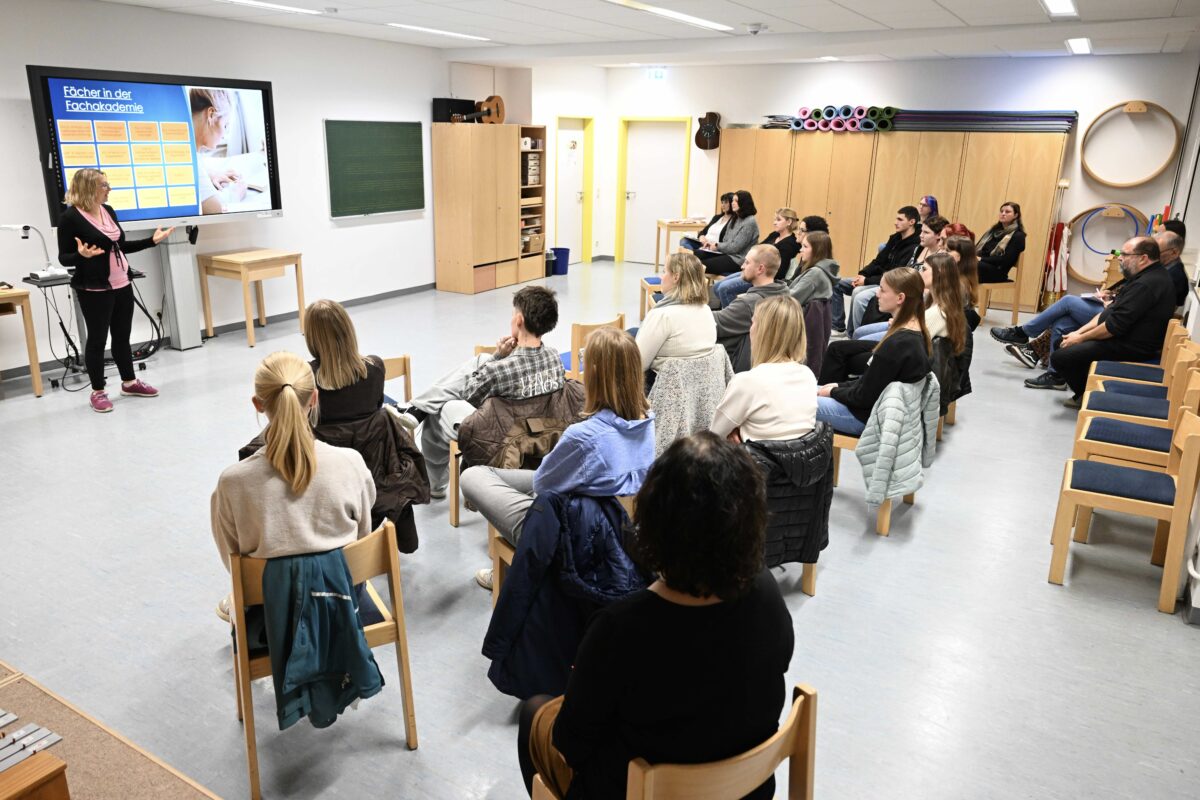 Berufsbegleitende Erzieherausbildung in Weiden stößt auf großes Interesse