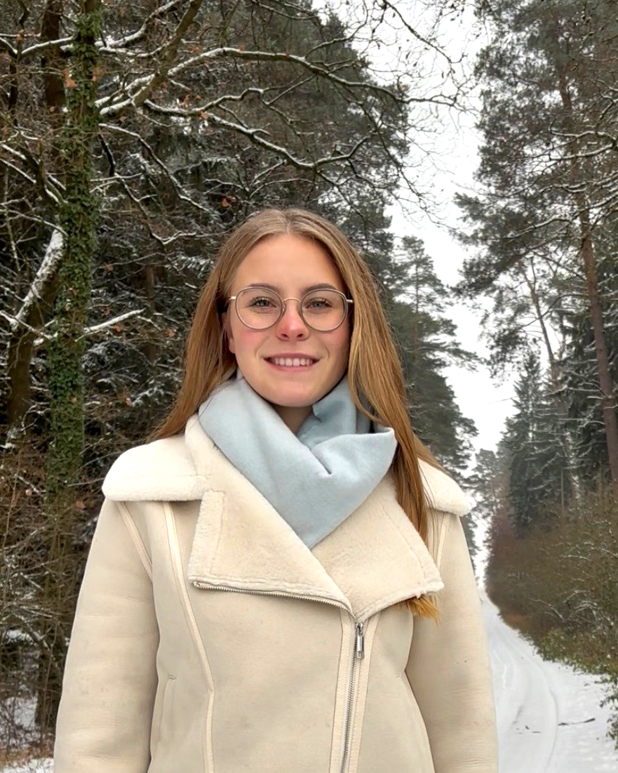 Christkind Eva Reichel verzaubert wieder den Weihnachtsmarkt in Maxhütte-Haidhof