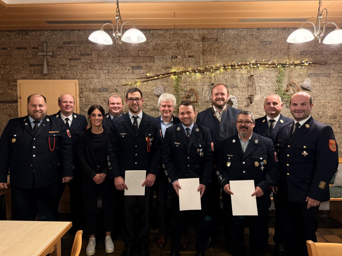 „Feuerwehr funktioniert nur gemeinsam“: 25 Jahre Feuerwehrdienst in Floß gewürdigt