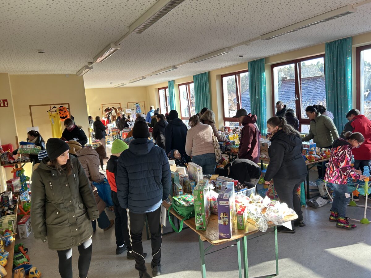 Erfolgreicher 12. Spielzeugbasar in Hütten bringt 750 Euro
