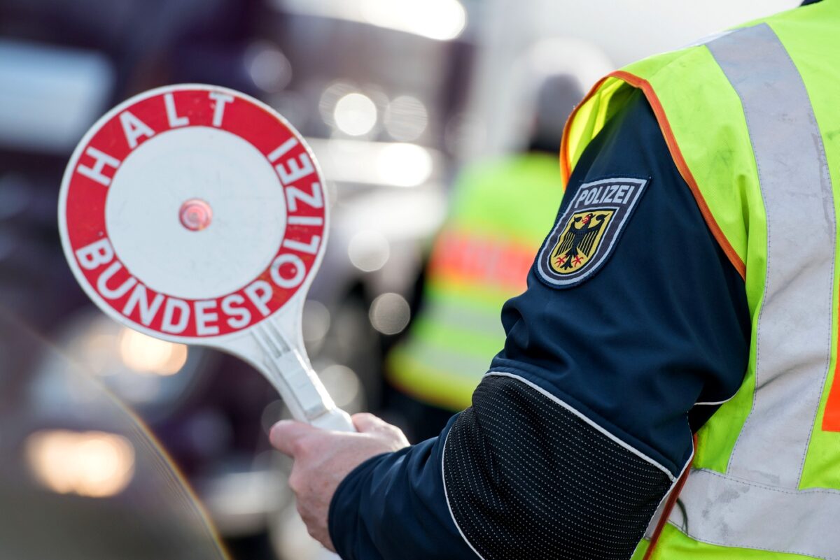 Grenzkontrollen an der A6 bei Waidhaus enden mit drei Festnahmen