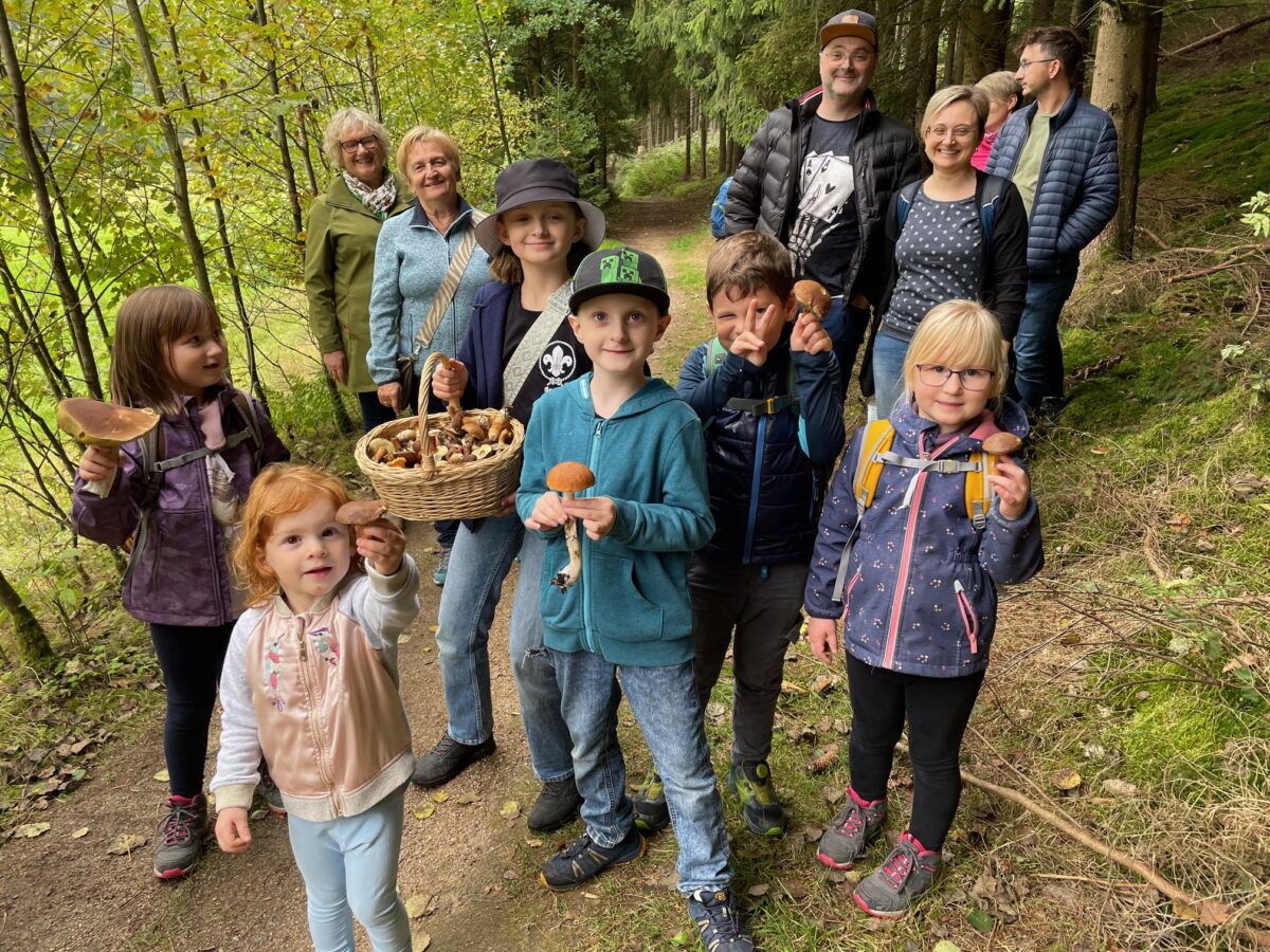 Herbstwanderung der Siedler in Neuhaus begeistert mit Pilzsuche