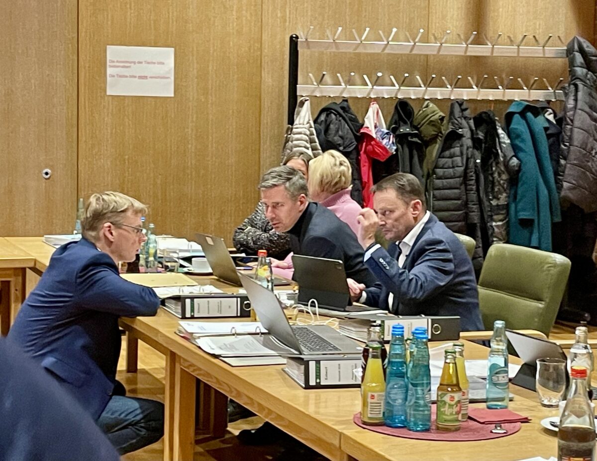 Haushaltsdebatte in Weiden scheitert an Gewerbesteuer – OB Jens Meyer: „Ich bin maßlos enttäuscht“