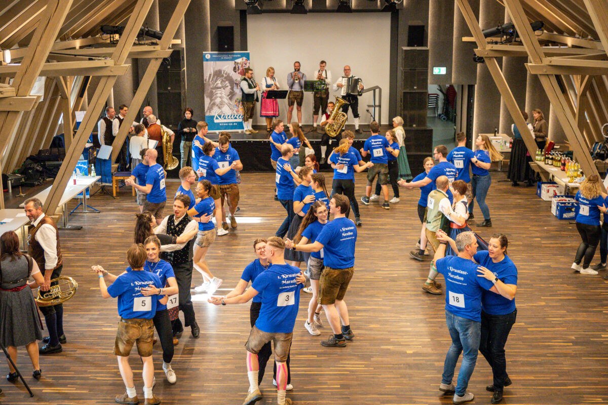 Längster Kathreintanz und Museumstag in Theuern