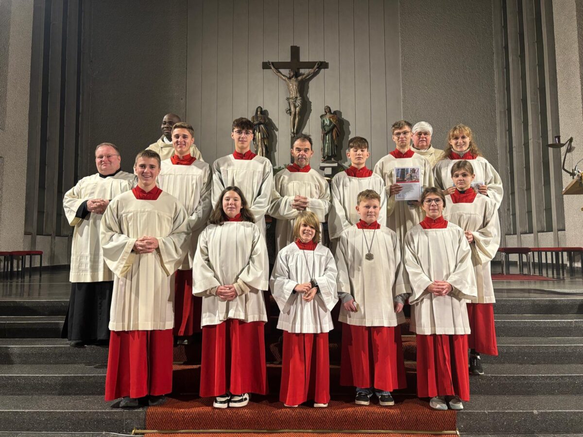 Ministrantenneuaufnahme in Weiden St. Elisabeth mit zwei neuen Ministranten