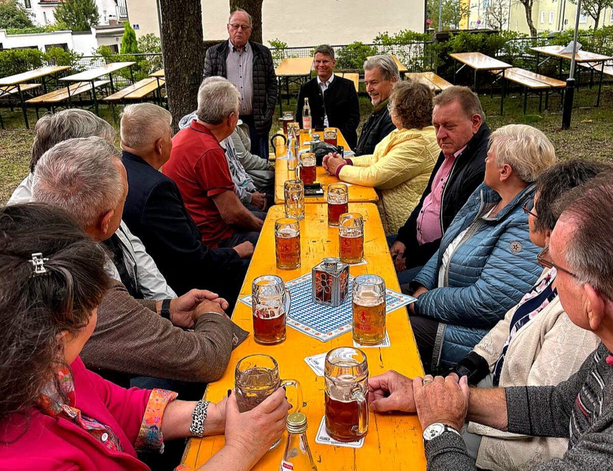 Seniorenunion trifft sich zum Herbstgespräch unter Kastanien