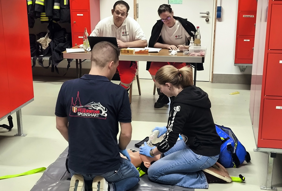 Erfolgreicher Abschluss der Sanitätsgrundausbildung mit Zusatzqualifikation „First Responder“
