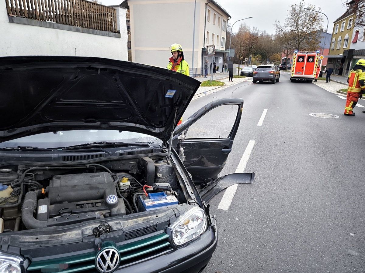 Frontalzusammenstoß in Grafenwöhr: Ein Verletzter und erheblicher Sachschaden