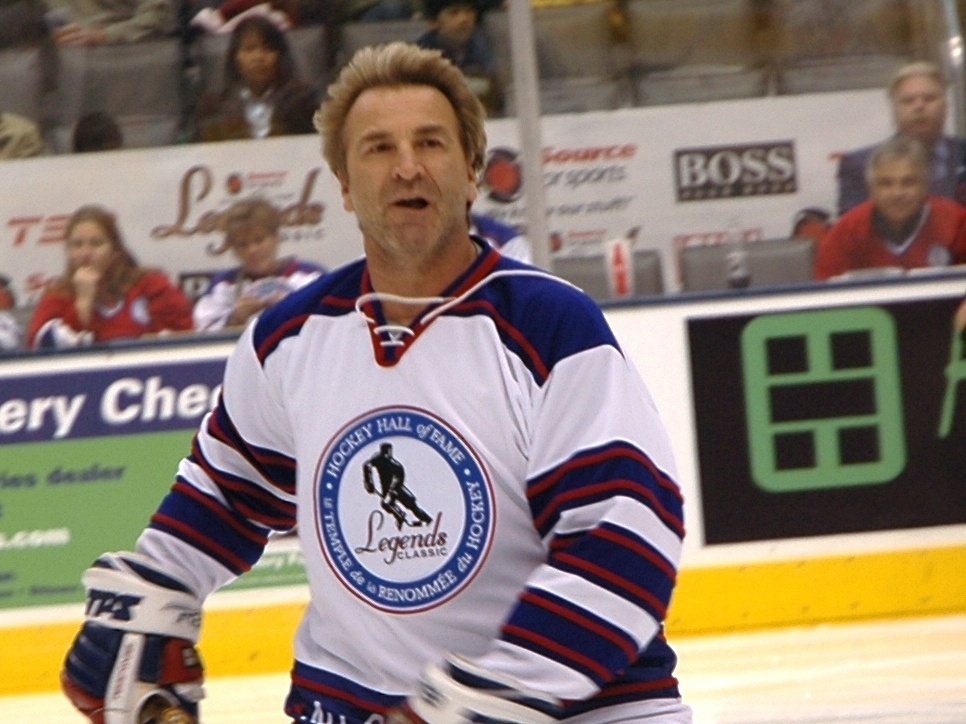 Eishockey-Fanabend mit Bubble-Hockey, Blue Devils Spielern, Stephan Seeger und Glenn Anderson