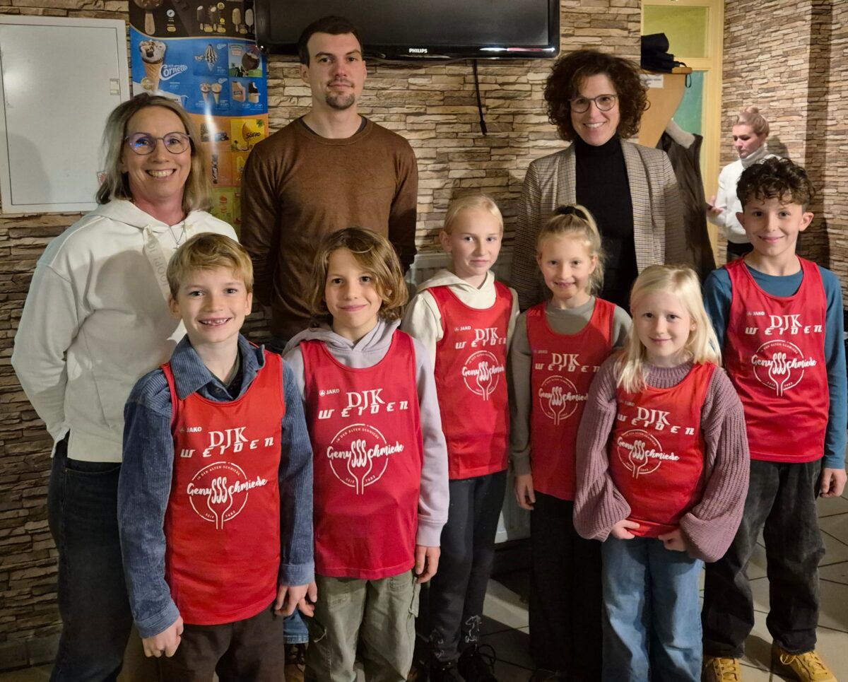 Mit Genuss (-Schmiede) in die neue Saison:  DJK Weiden mit neuen Shirts für Kinder