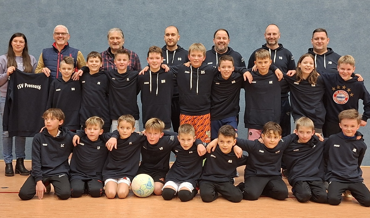 Pressath: Neue Bekleidung für den TSV Fussballnachwuchs