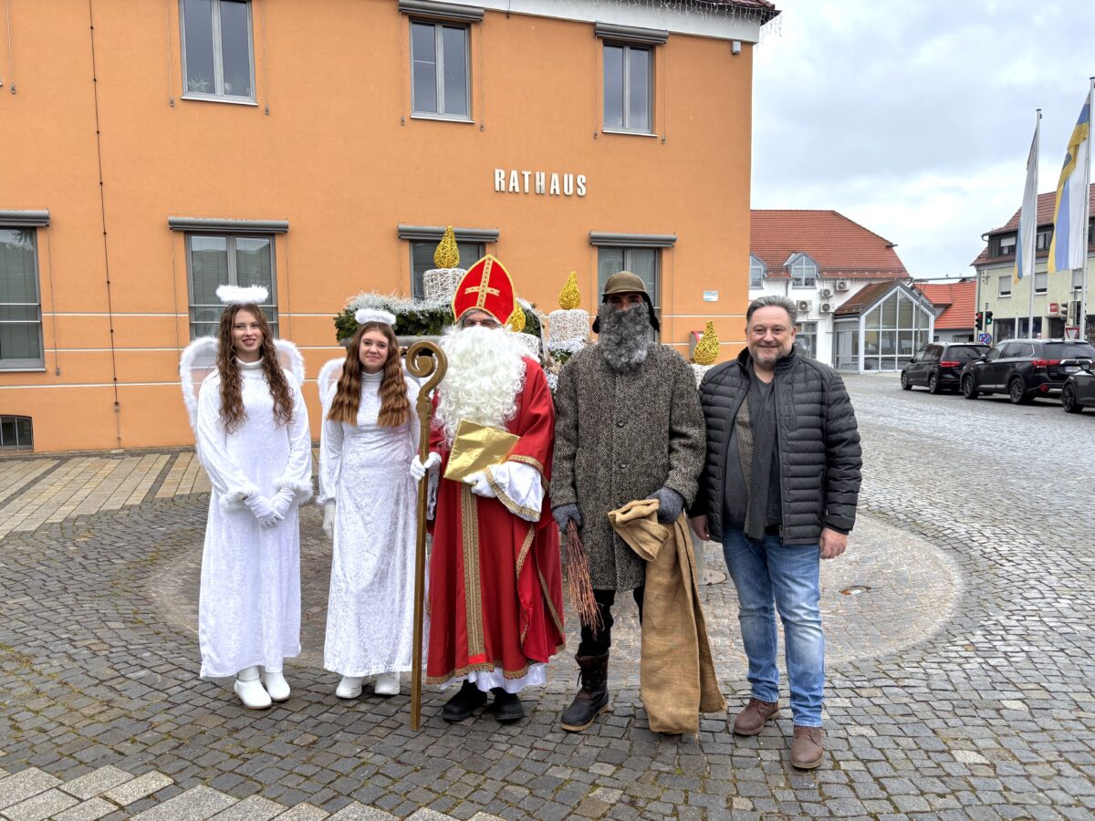 Rund 30 Jahre im roten Gewand