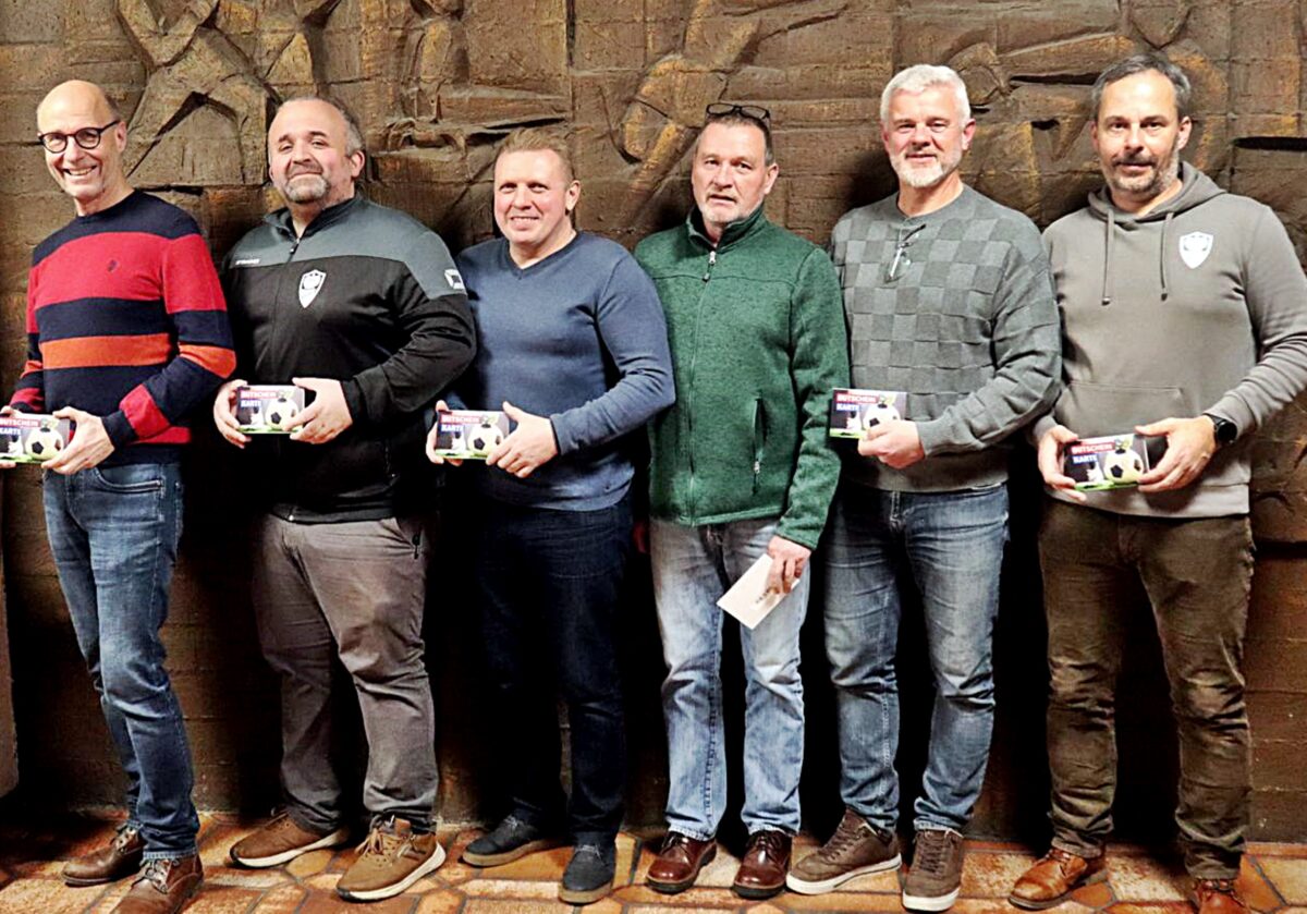 Die Spielgemeinschaft SV Altenstadt/DJK Weiden AH würdigte ihre Jubilare
