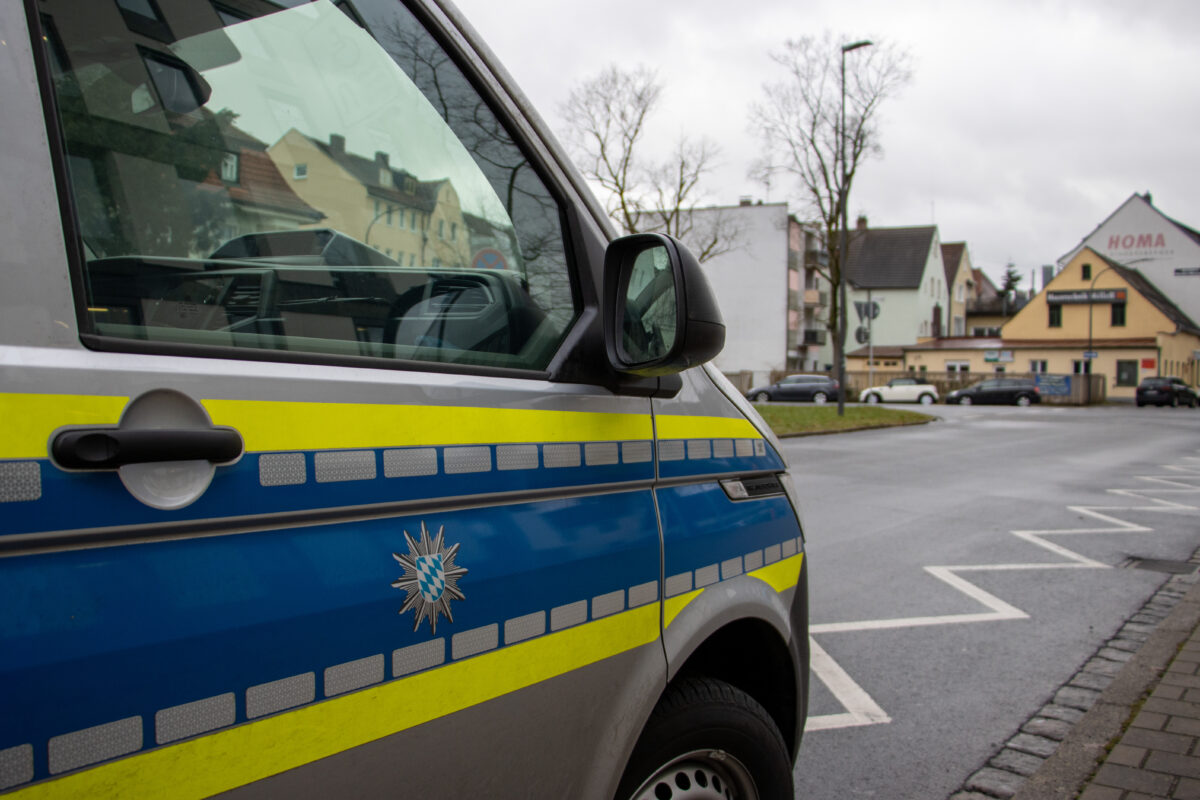 Auffahrunfall auf B14 bei Hahnbach verursacht 13.000 Euro Schaden